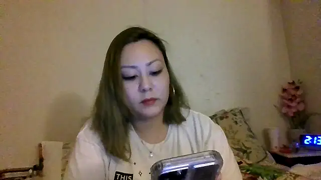 YOUNGFLICKA online show from December 4, 2025, 8:13 am