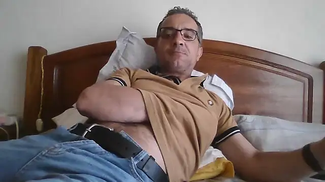 Snapshot of CarlosRocha73 chatting on April 9, 2026, 11:05 am CarlosRocha73 online show from April 9, 2026, 11:05 am