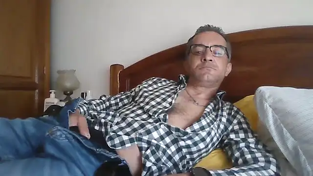 Snapshot of CarlosRocha73 chatting on April 14, 2026, 4:12 pm CarlosRocha73 online show from April 14, 2026, 4:12 pm