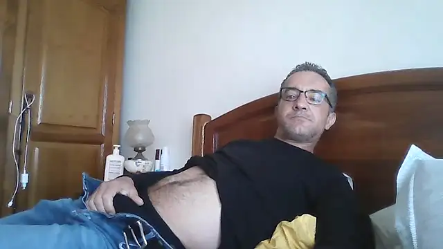 Snapshot of CarlosRocha73 chatting on April 16, 2026, 10:49 am CarlosRocha73 online show from April 16, 2026, 10:49 am