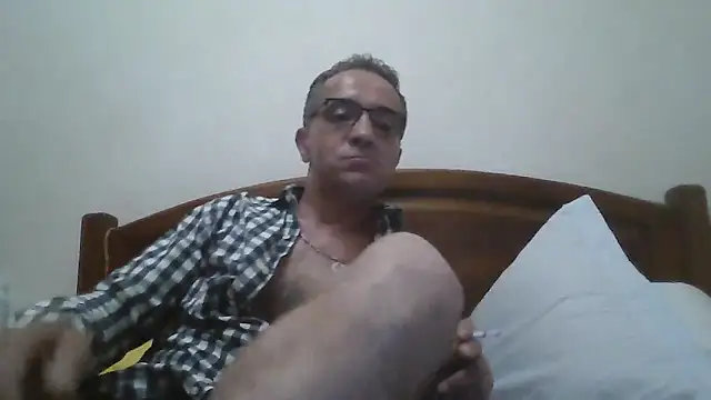 Snapshot of CarlosRocha73 chatting on April 12, 2026, 12:14 am CarlosRocha73 online show from April 12, 2026, 12:14 am