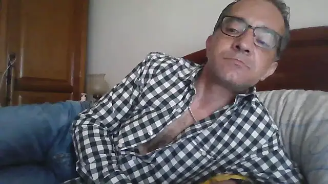 Snapshot of CarlosRocha73 chatting on April 13, 2026, 12:42 pm CarlosRocha73 online show from April 13, 2026, 12:42 pm