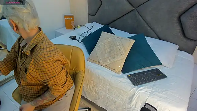 amy ink online show from September 28, 2025, 12:01 pm