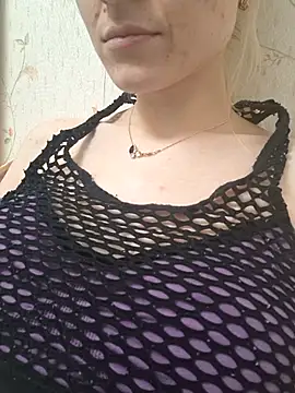 YogisticJuli666 online show from March 12, 2025, 11:32 am