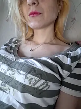 YogisticJuli666 online show from February 21, 2025, 6:29 am