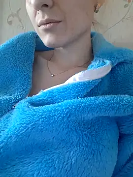 YogisticJuli666 online show from March 19, 2025, 11:17 am