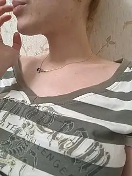 YogisticJuli666 online show from March 5, 2025, 2:23 pm