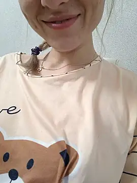 YogisticJuli666 online show from October 6, 2025, 5:02 pm