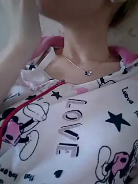 YogisticJuli666 online show from February 18, 2025, 2:06 pm