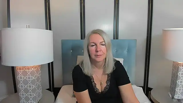 EricaTop online show from November 6, 2025, 9:30 pm