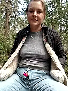 SwedishJennifer online show from April 3, 2026, 12:00 pm