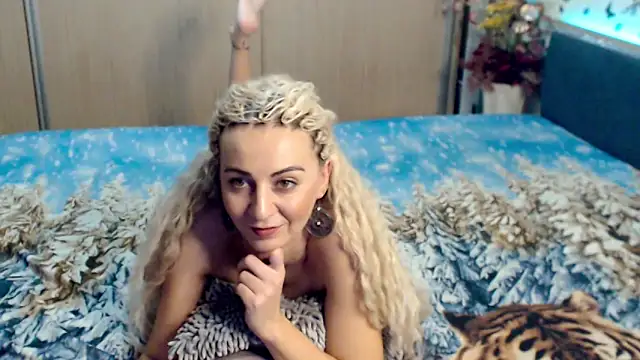 MirabelaSweet online show from March 17, 2025, 9:44 am