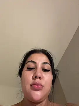 adrianalobo online show from December 4, 2025, 11:53 am