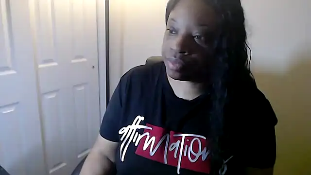 Snapshot of Sexymona1218 chatting on January 18, 2026, 8:18 am Sexymona1218 online show from January 18, 2026, 8:18 am