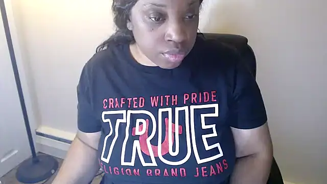 Snapshot of Sexymona1218 chatting on February 5, 2026, 5:47 am Sexymona1218 online show from February 5, 2026, 5:47 am