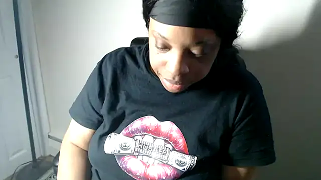 Snapshot of Sexymona1218 chatting on February 28, 2026, 10:31 pm Sexymona1218 online show from February 28, 2026, 10:31 pm