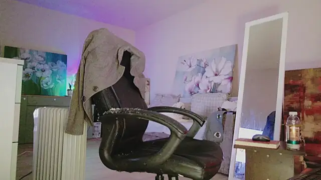 lara heaven online show from April 22, 2026, 8:04 pm