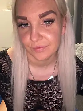 MIA-XXX online show from November 12, 2025, 5:28 pm