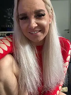 MIA-XXX online show from September 17, 2025, 1:35 pm