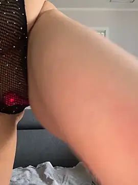 MIA-XXX online show from October 2, 2025, 7:01 am