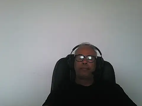 Snapshot of MorenoBrazil69 chatting on October 24, 2025, 6:18 pm MorenoBrazil69 online show from October 24, 2025, 6:18 pm