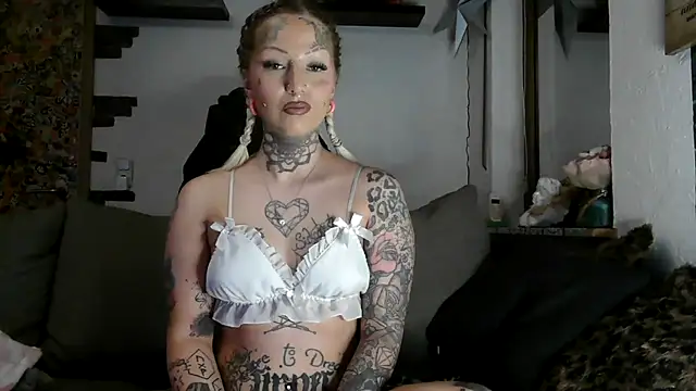 RoxxyInk online show from March 8, 2026, 10:02 pm