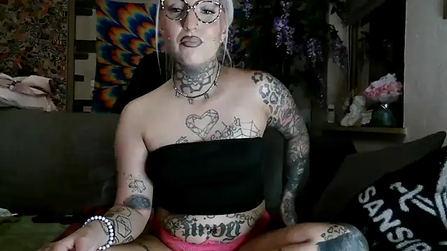 RoxxyInk online show from October 15, 2025, 10:40 pm