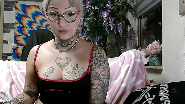 RoxxyInk online show from October 19, 2025, 9:28 pm