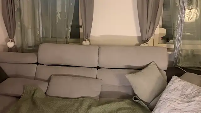 Monageil online show from March 13, 2025, 3:39 pm