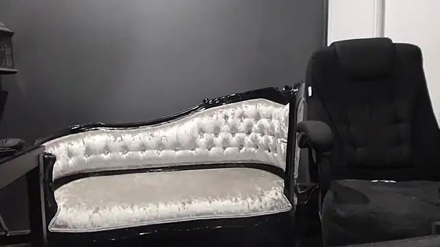 poisonivyx online show from April 2, 2026, 12:45 pm