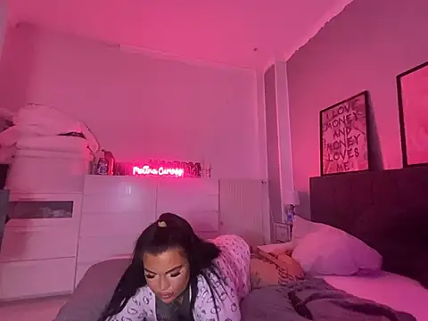 Snapshot of _MelinaCurves_ chatting on February 5, 2025, 12:53 am MelinaCurves online show from February 5, 2025, 12:53 am