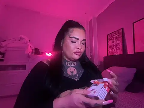 Snapshot of _MelinaCurves_ chatting on February 7, 2025, 11:24 pm MelinaCurves online show from February 7, 2025, 11:24 pm