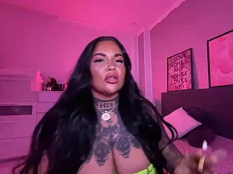 Snapshot of _MelinaCurves_ chatting on February 12, 2025, 10:15 pm MelinaCurves online show from February 12, 2025, 10:15 pm