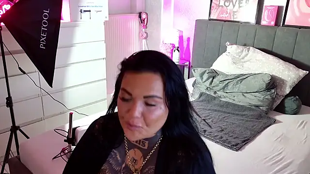 Snapshot of _MelinaCurves_ chatting on March 19, 2025, 12:26 am MelinaCurves online show from March 19, 2025, 12:26 am