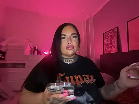 Snapshot of _MelinaCurves_ chatting on February 6, 2025, 1:38 am MelinaCurves online show from February 6, 2025, 1:38 am