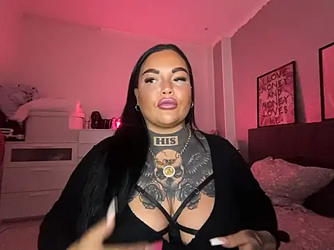 Snapshot of _MelinaCurves_ chatting on February 18, 2025, 8:58 pm MelinaCurves online show from February 18, 2025, 8:58 pm