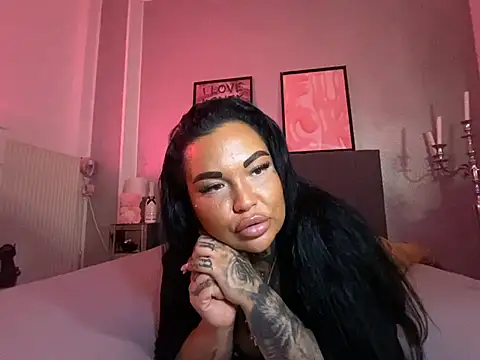 Snapshot of _MelinaCurves_ chatting on February 23, 2025, 11:36 pm MelinaCurves online show from February 23, 2025, 11:36 pm