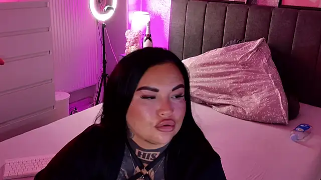 Snapshot of _MelinaCurves_ chatting on March 16, 2025, 8:43 pm MelinaCurves online show from March 16, 2025, 8:43 pm