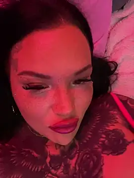 Snapshot of _MelinaCurves_ chatting on October 28, 2025, 8:41 pm MelinaCurves online show from October 28, 2025, 8:41 pm