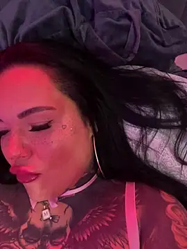 Snapshot of _MelinaCurves_ chatting on September 21, 2025, 8:03 pm MelinaCurves online show from September 21, 2025, 8:03 pm