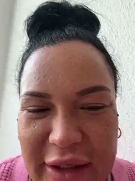 Snapshot of _MelinaCurves_ chatting on February 20, 2025, 8:28 am MelinaCurves online show from February 20, 2025, 8:28 am