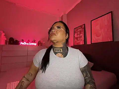 Snapshot of _MelinaCurves_ chatting on February 24, 2025, 6:58 pm MelinaCurves online show from February 24, 2025, 6:58 pm