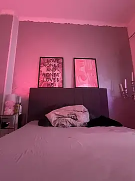 Snapshot of _MelinaCurves_ chatting on February 24, 2025, 10:36 pm MelinaCurves online show from February 24, 2025, 10:36 pm