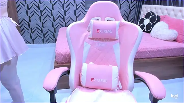 Snapshot of Toyota_Motor_Corporation chatting on June 16, 2026, 12:10 am Toyota Motor Corporation online show from June 16, 2026, 12:10 am