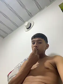 Thiagoo Frost online show from November 4, 2025, 5:44 am