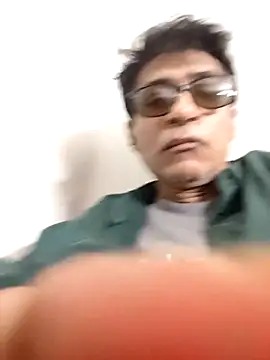 iamkahn 44 online show from February 11, 2026, 5:35 pm