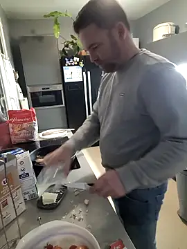 Snapshot of tom_sauwer chatting on September 22, 2025, 6:58 pm tom sauwer online show from September 22, 2025, 6:58 pm