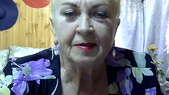 Emma52610 online show from September 26, 2025, 11:17 am