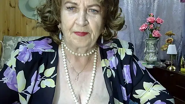 Emma52610 online show from July 21, 2026, 4:41 pm