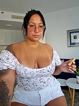 DannaaMeliza online show from September 23, 2025, 9:05 am